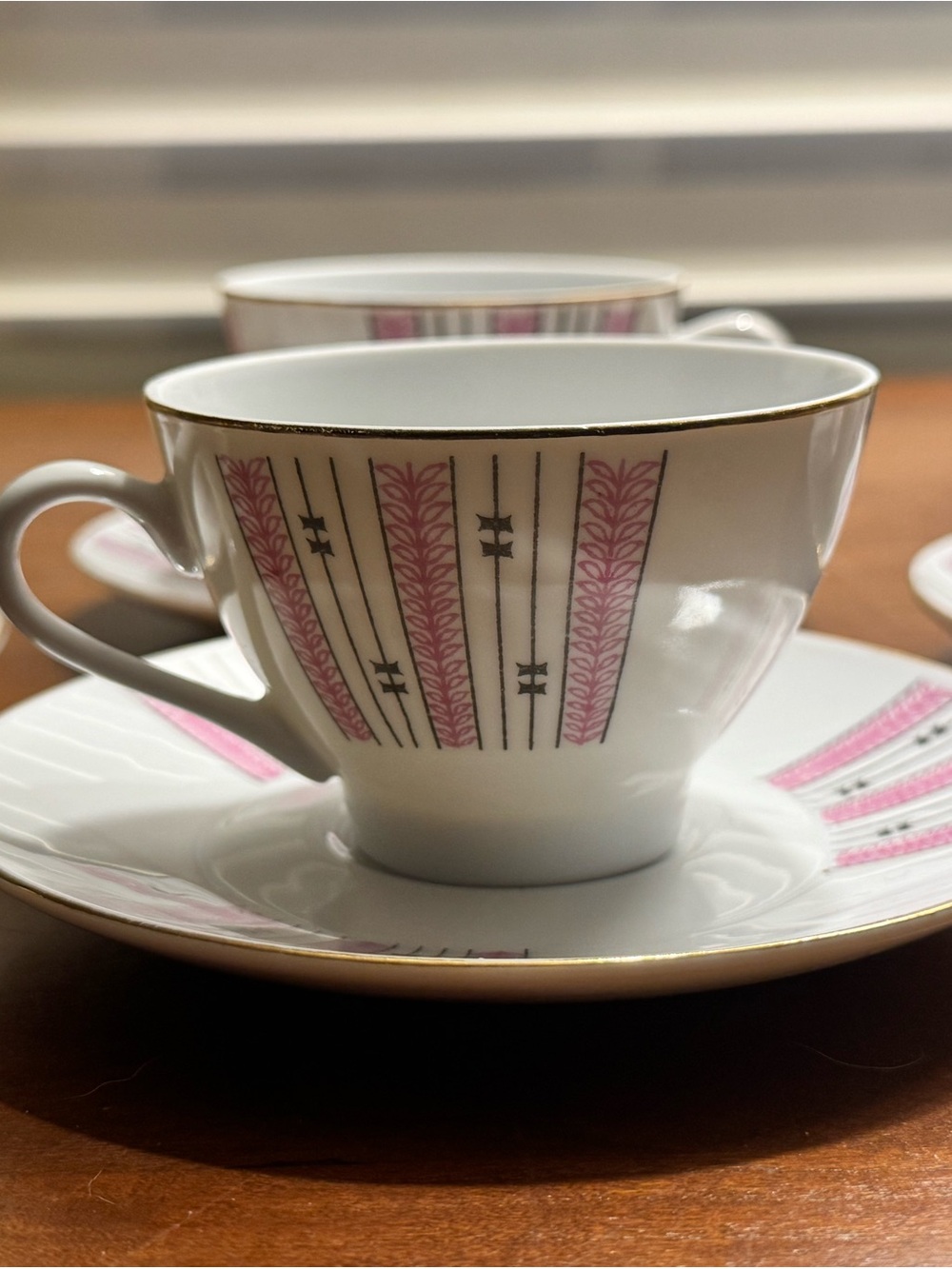 Vintage Porcelain Teacup & Saucer Set of 4: Retro Mid-Century Design w/Gold Trim